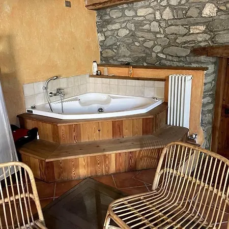 Magnificent Spacious 4 Bedroom Mountain With Villa Antey-Saint-André