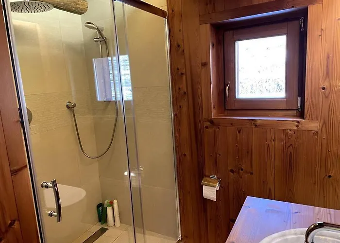 Magnificent Spacious 4 Bedroom Mountain With